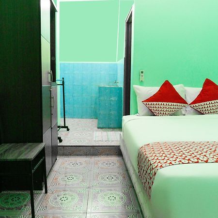 Oyo 3095 Semarapura Homestay Makassar Exterior foto