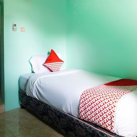 Oyo 3095 Semarapura Homestay Makassar Exterior foto