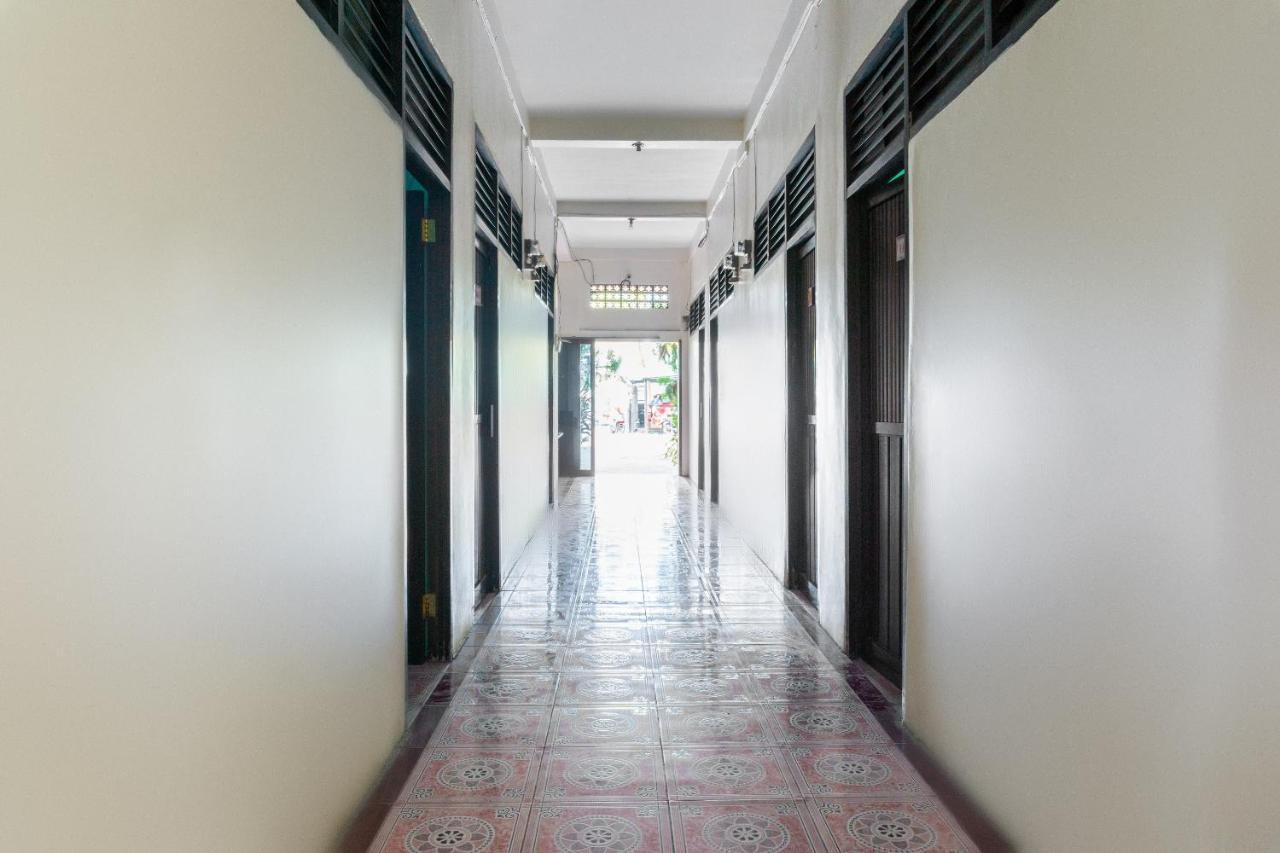 Oyo 3095 Semarapura Homestay Makassar Exterior foto