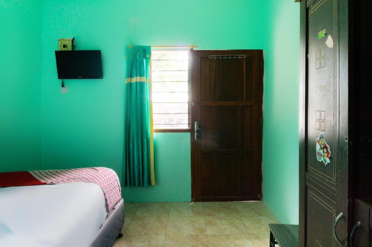Oyo 3095 Semarapura Homestay Makassar Exterior foto