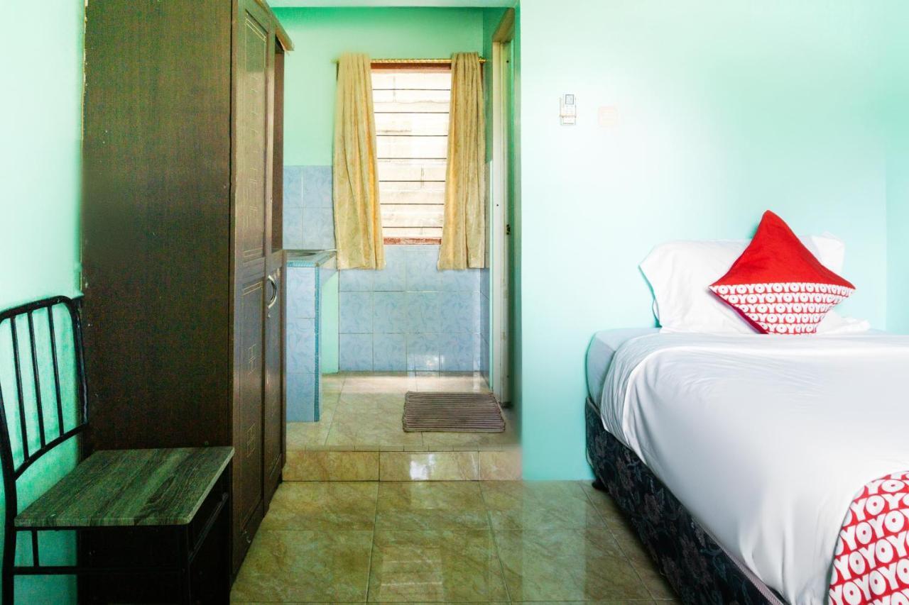 Oyo 3095 Semarapura Homestay Makassar Exterior foto
