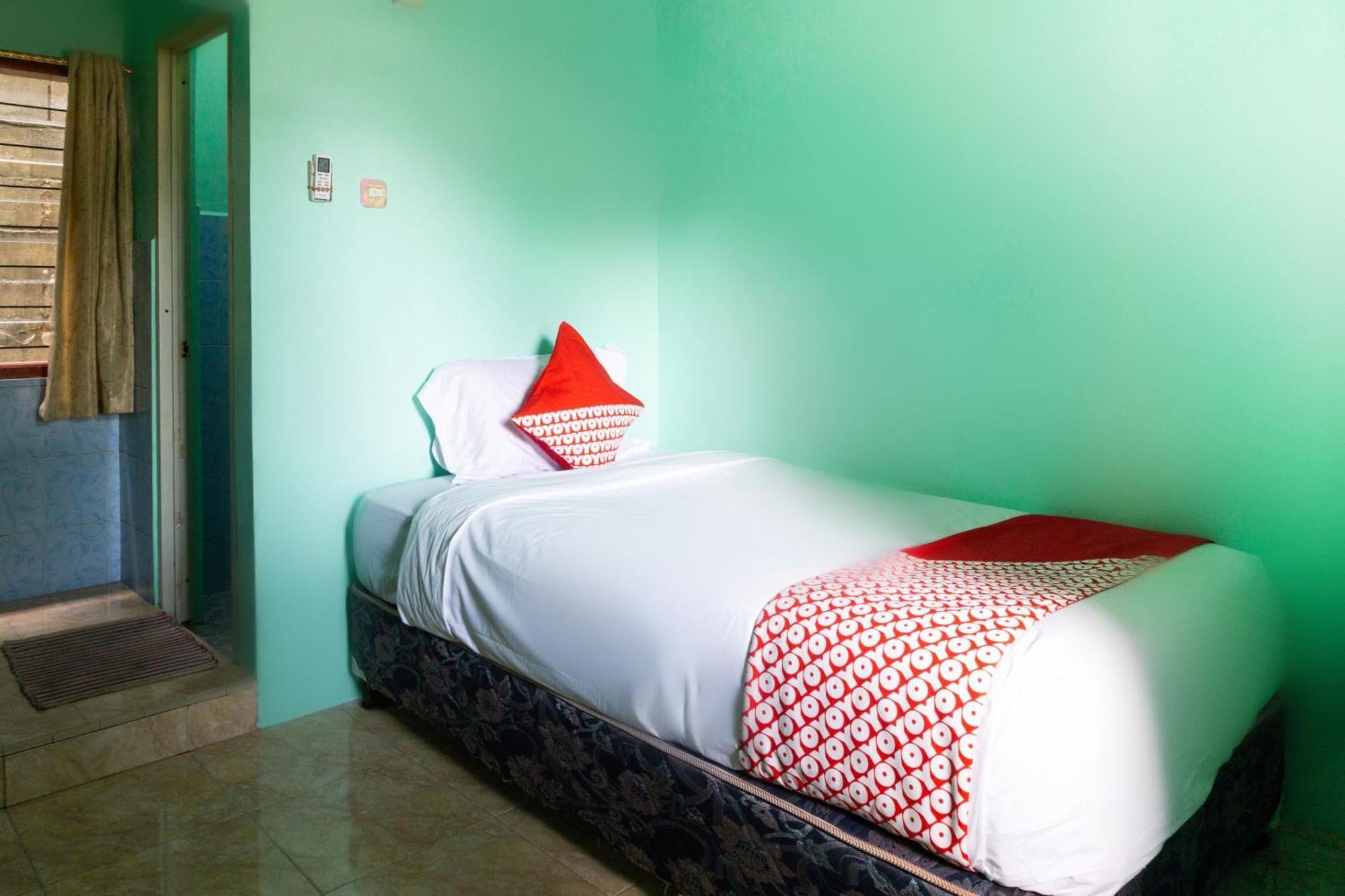 Oyo 3095 Semarapura Homestay Makassar Exterior foto