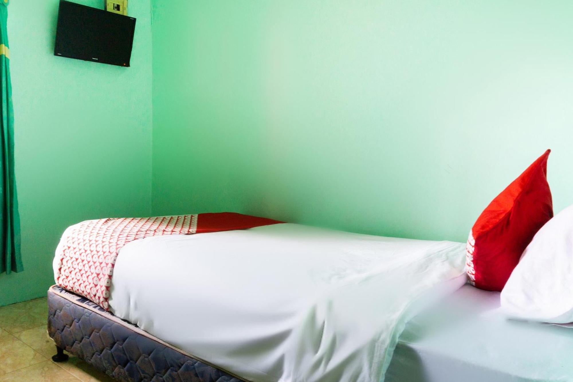 Oyo 3095 Semarapura Homestay Makassar Exterior foto