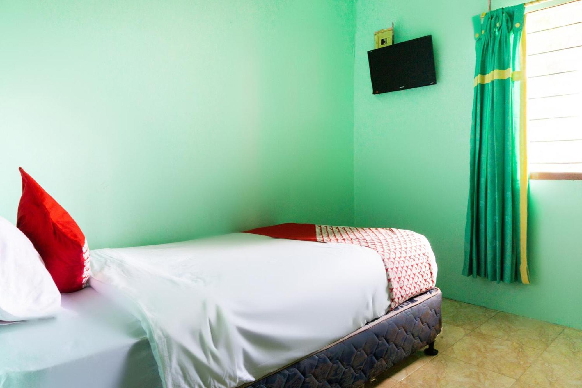 Oyo 3095 Semarapura Homestay Makassar Exterior foto