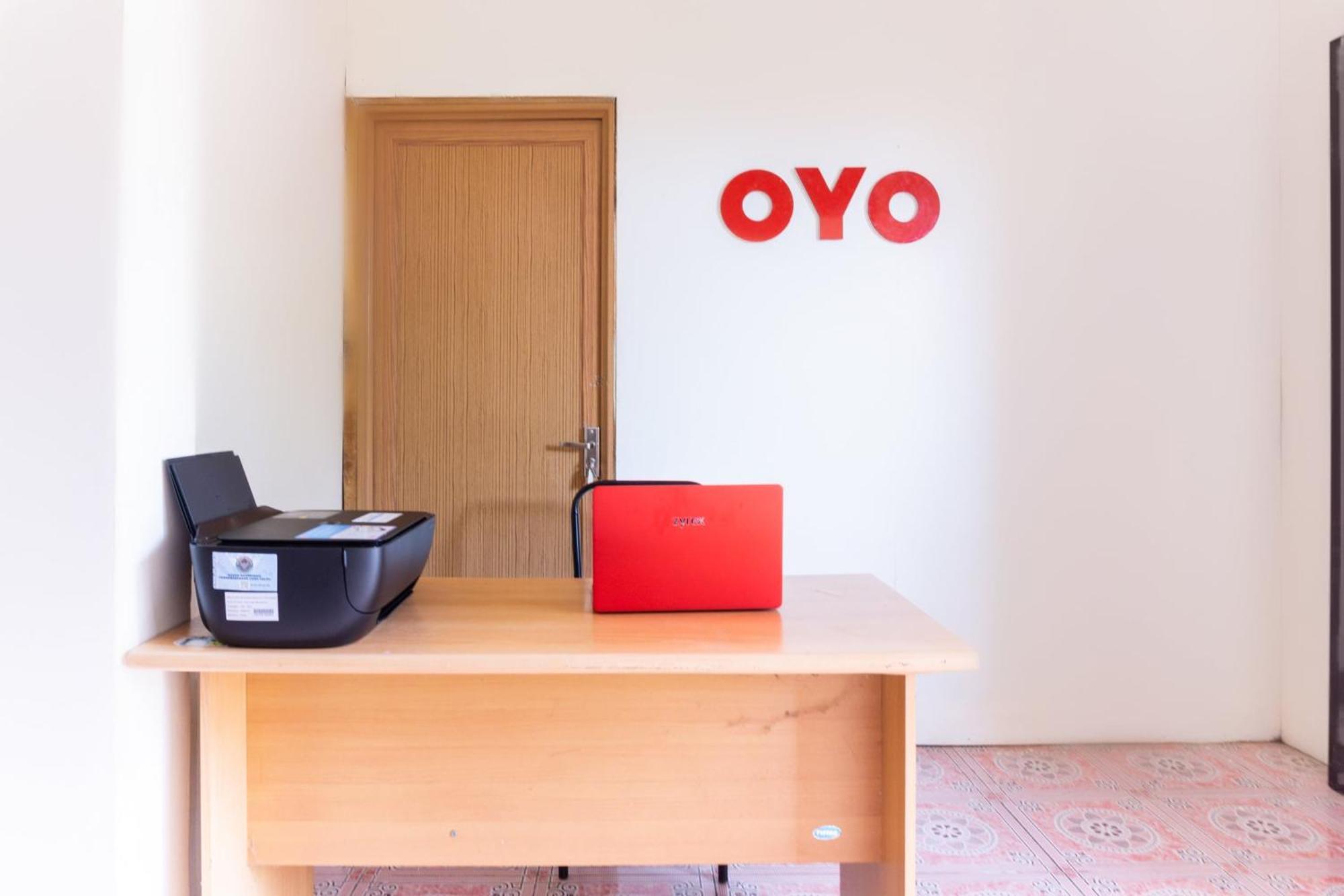 Oyo 3095 Semarapura Homestay Makassar Exterior foto