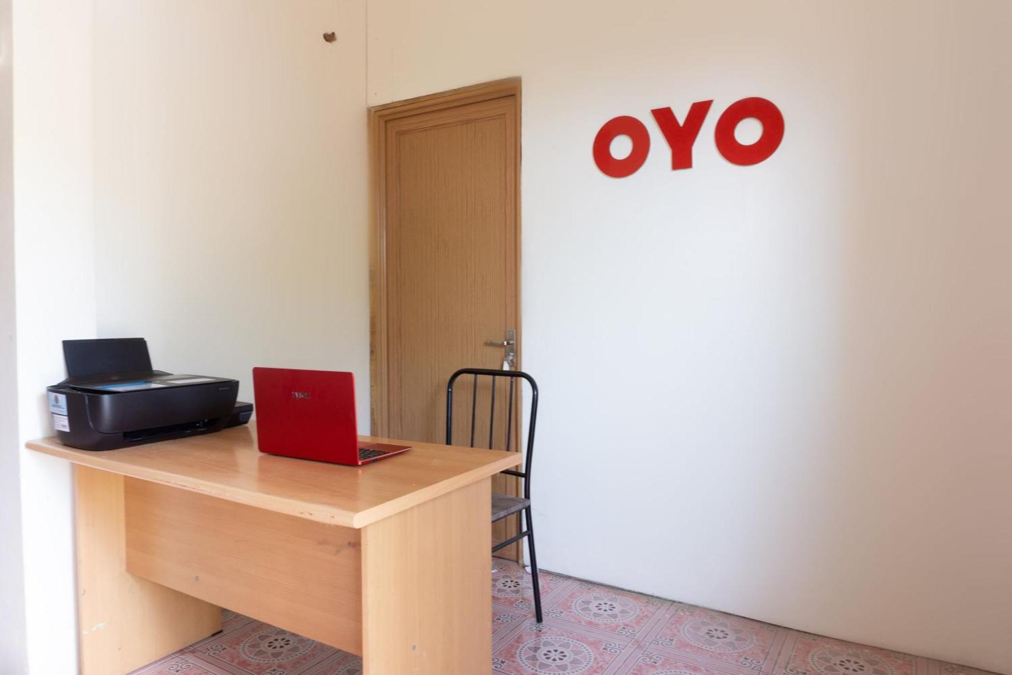 Oyo 3095 Semarapura Homestay Makassar Exterior foto